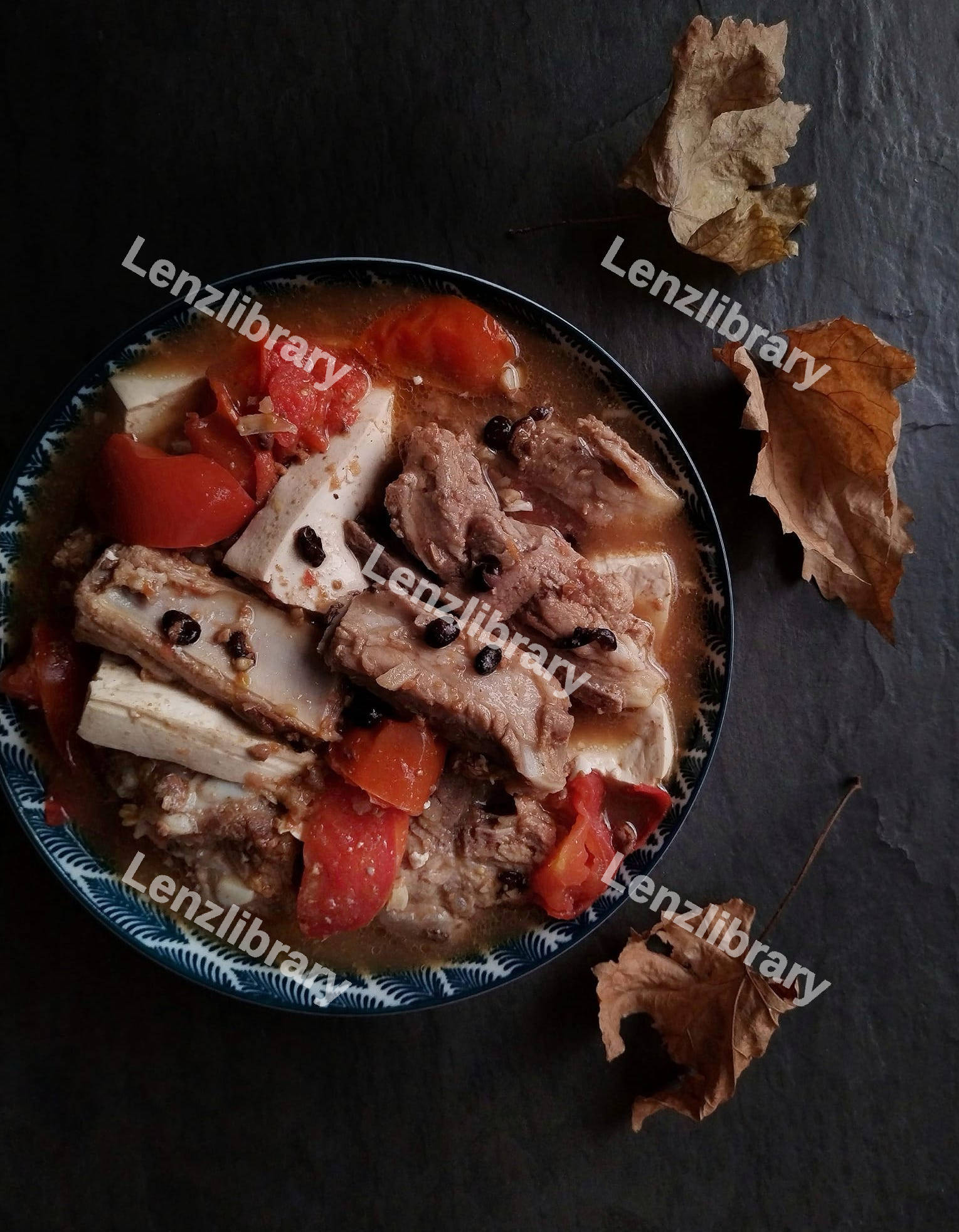 Meat soup with tomatoes